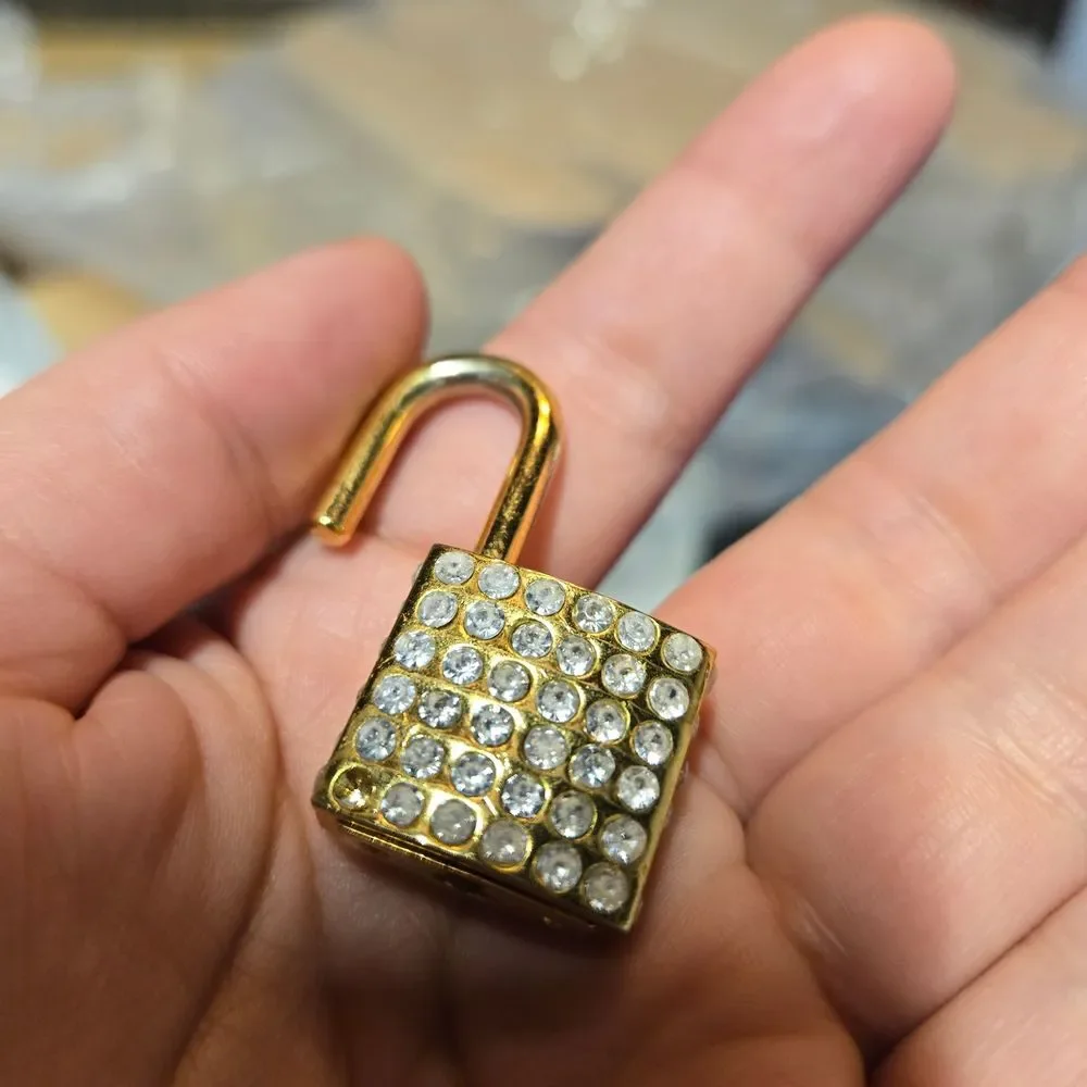 Unbranded elegant gold
